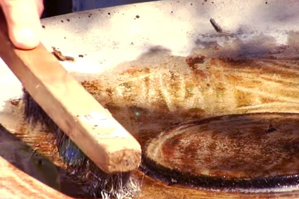 cleaning a birdbath